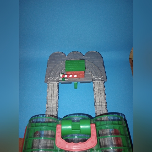 Thomas and Friends Knapford Station Take & Play Fold Out Track Play Set - Picture 12 of 12